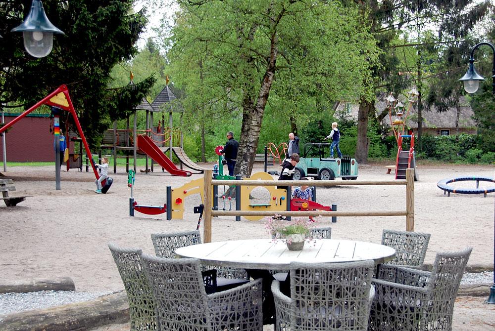 Terras  Paviljoen De Swieber, Landal Het Land van Bartje