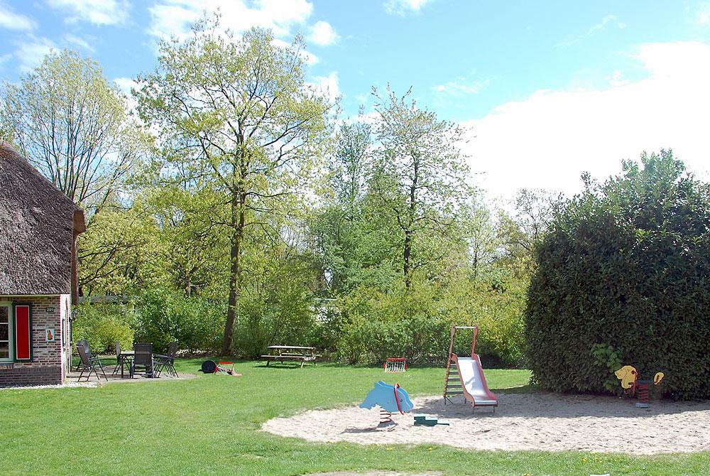 Speeltuin bij de bungalow, Landal Het Land van Bartje