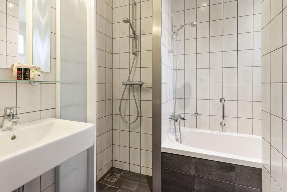 Badkamer in de babybungalow, Landal Aelderholt