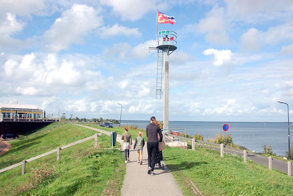 De dijk en het Lauwersmeer bij Landal Esonstad