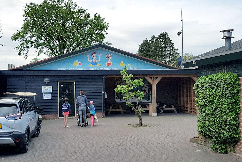 Ingang van het zwembad, Recreatiepark De Boshoek