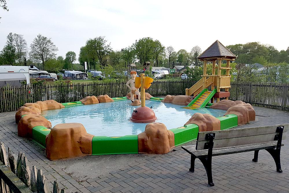 Peuterbadje op de camping, Recreatiepark De Boshoek