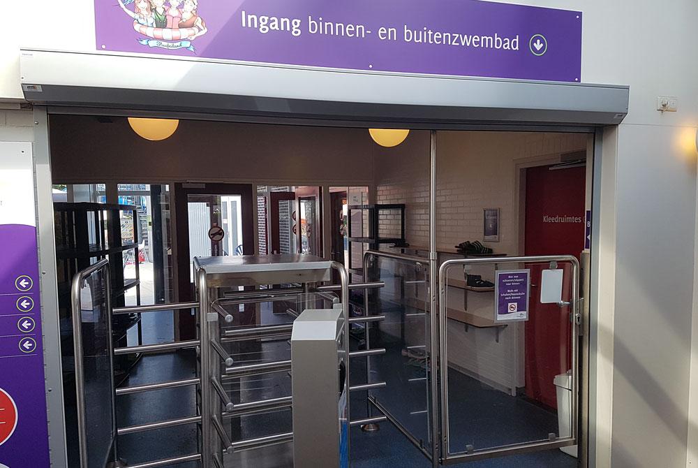 ingang zwembad, Kampeerdorp de Zandstuve