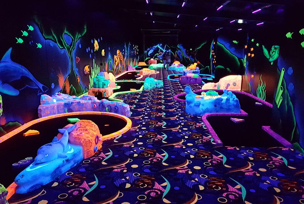 Glow-in-the-dark midgetgolf, Vakantiepark De Krim