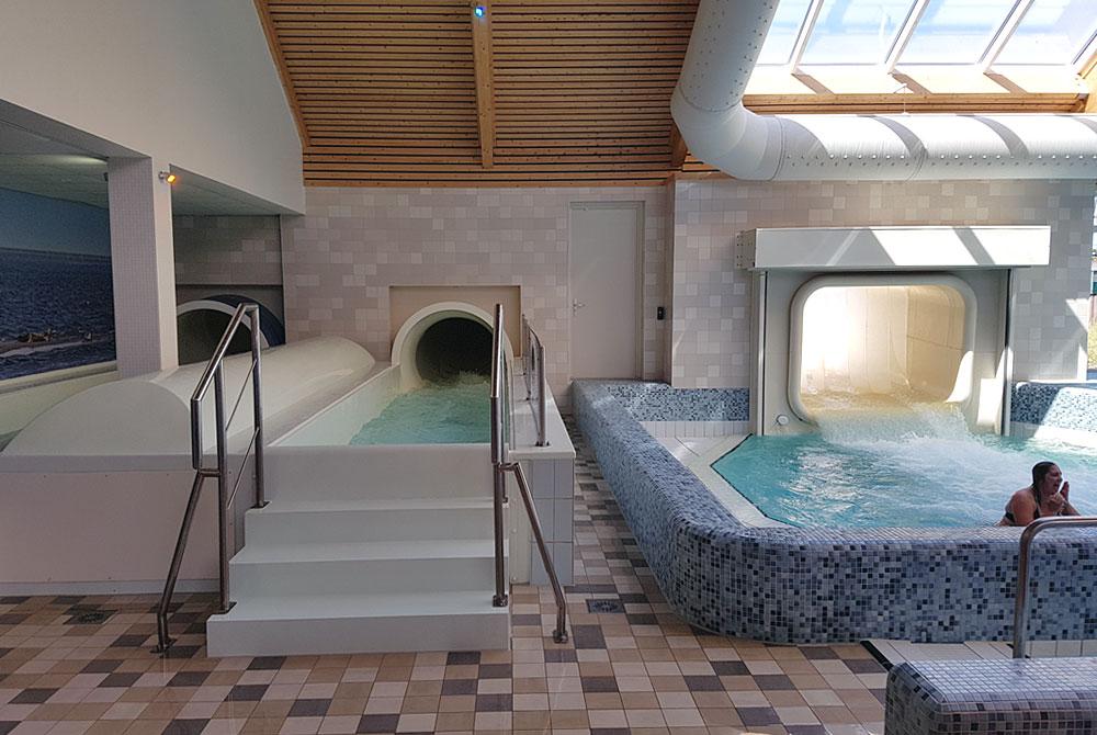 Glijbanen in het zwembad, Vakantiepark De Krim