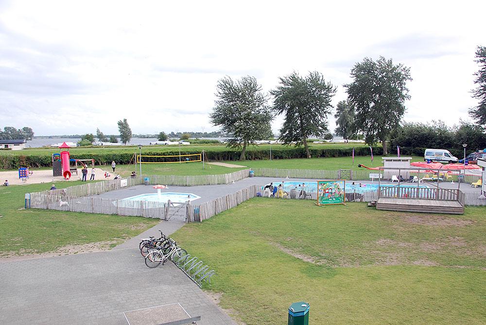 Buitenzwembad en Veluwemeer,  Welkom op Landal Waterparc Veluwemeer