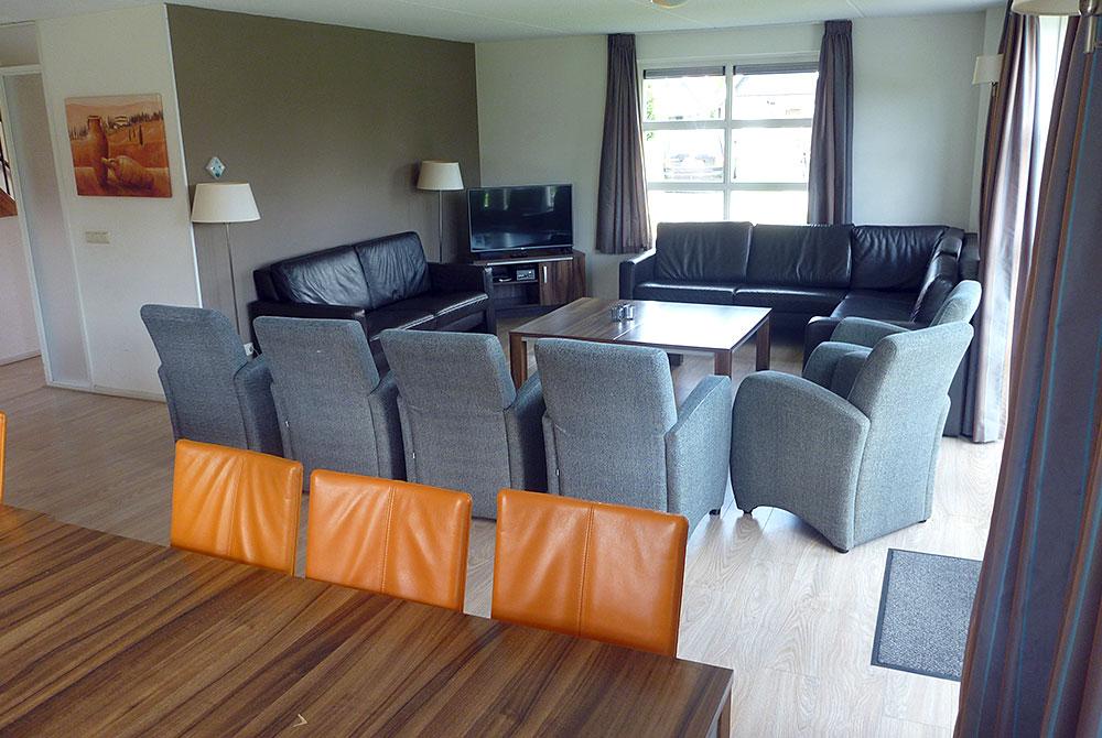 Woonkamer van het vakantiehuis, Landal Waterparc Veluwemeer