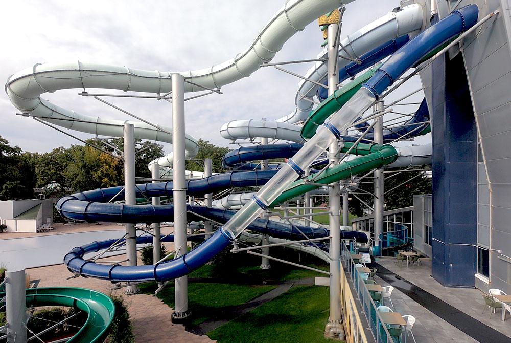Glijbanen van het Tikibad Duinrell