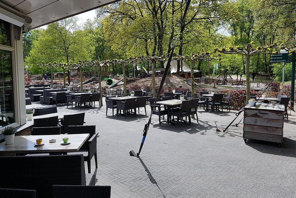 Terras en speeltuin van Landal Rabbit Hill