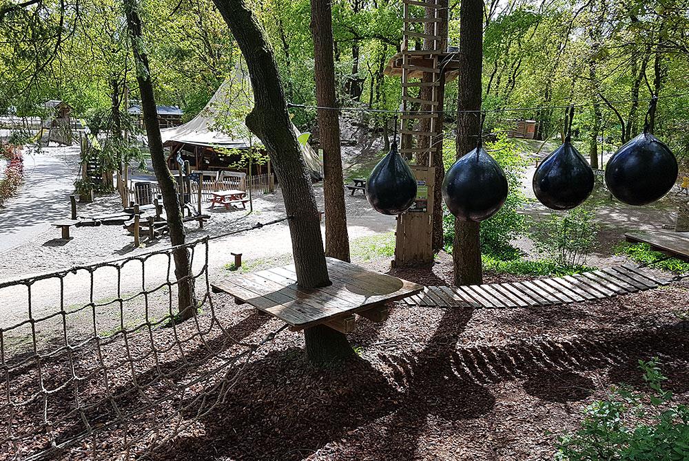 Touwparcours in de speeltuin, Landal Rabbit Hill