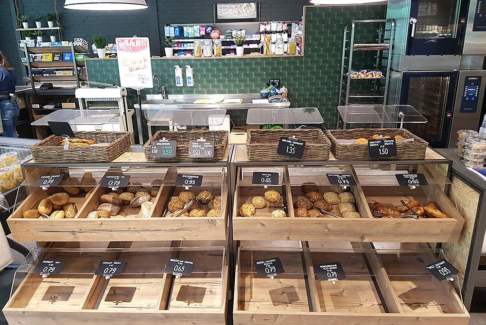Verse broodjes in de Parkshop, Landal Rabbit Hill
