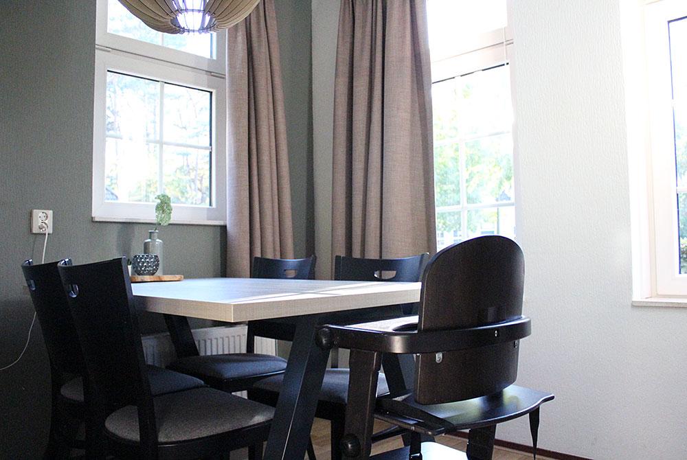 Eethoek in de bungalow, Landal Landgoed De Hellendoornse Berg