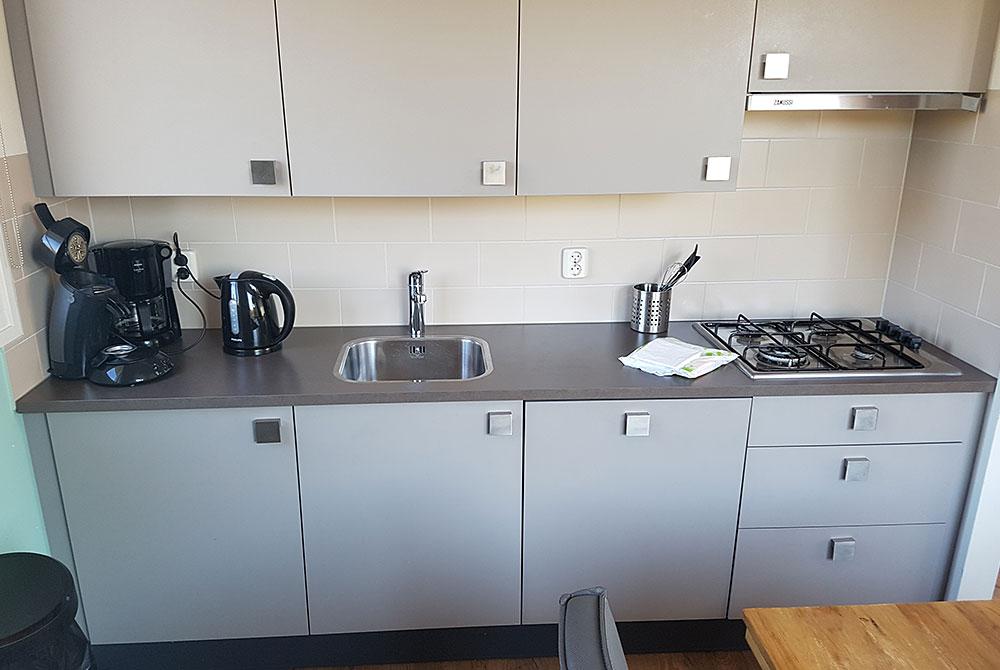 De keuken in de bungalow 6C, Landal Sluftervallei
