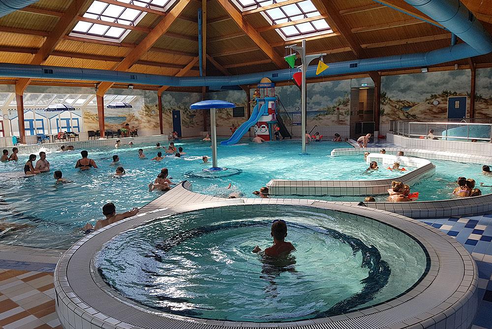 Whirlpool in het zwembad, Landal Sluftervallei