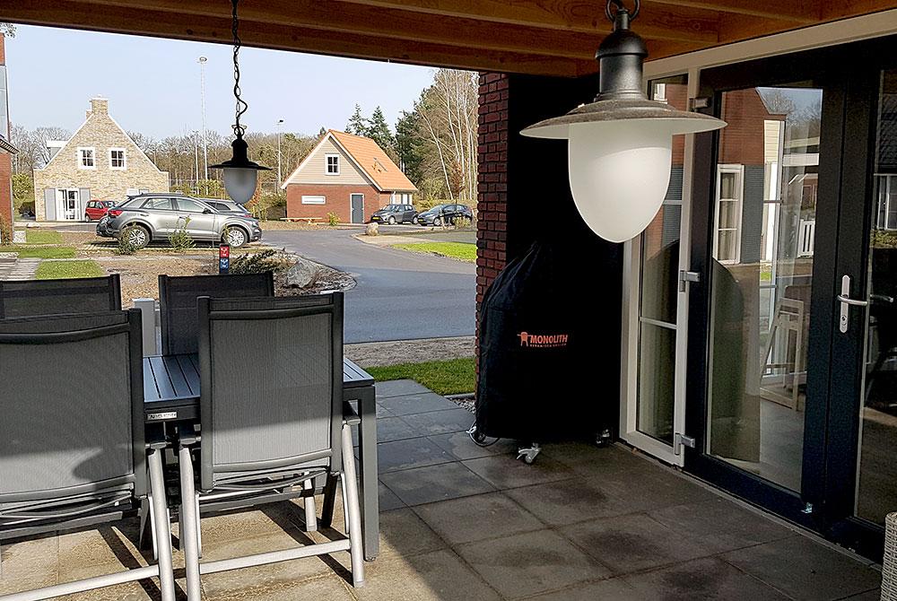 Terras bij de bungalow, Landal De Vers