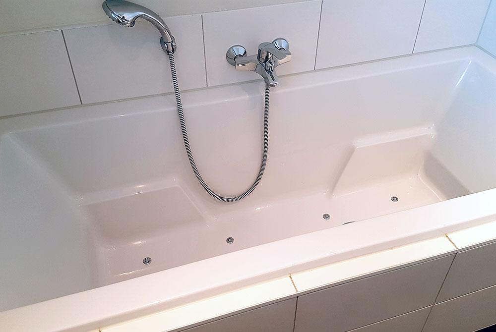 Ligbad in het huisje, Hof van Salland