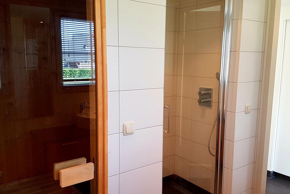 Douche en sauna in de villa, Hof van Salland