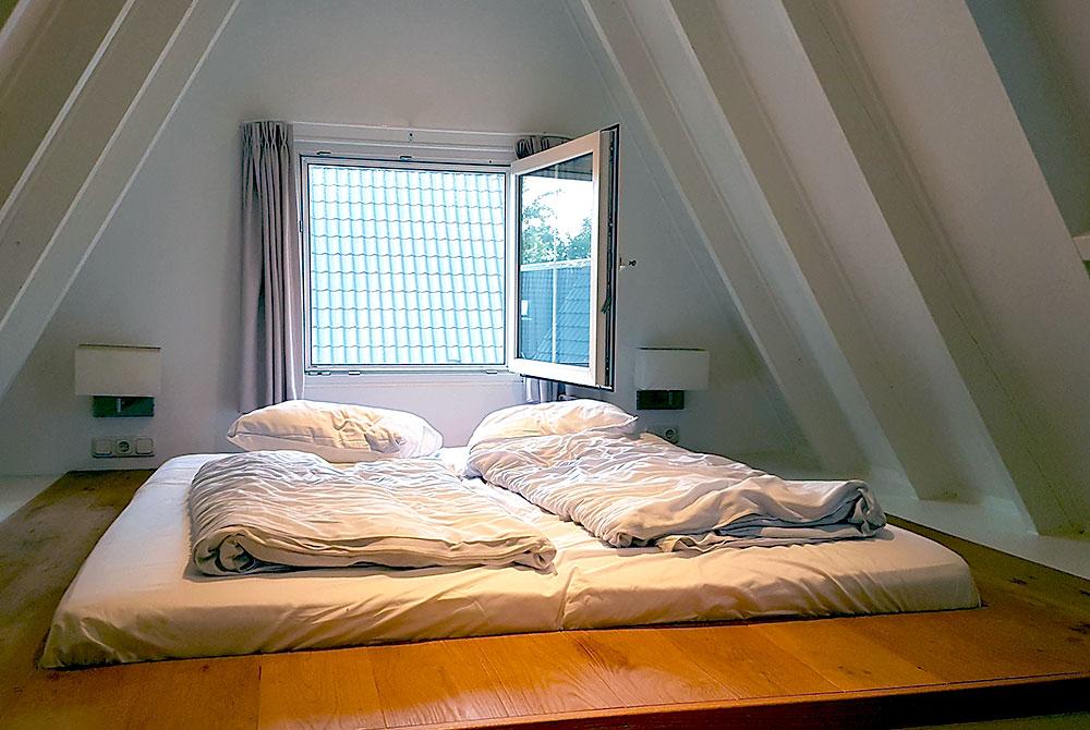 Bed in het huisje, Hof van Salland