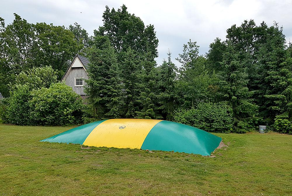 Airtrampoline, Hof van Salland