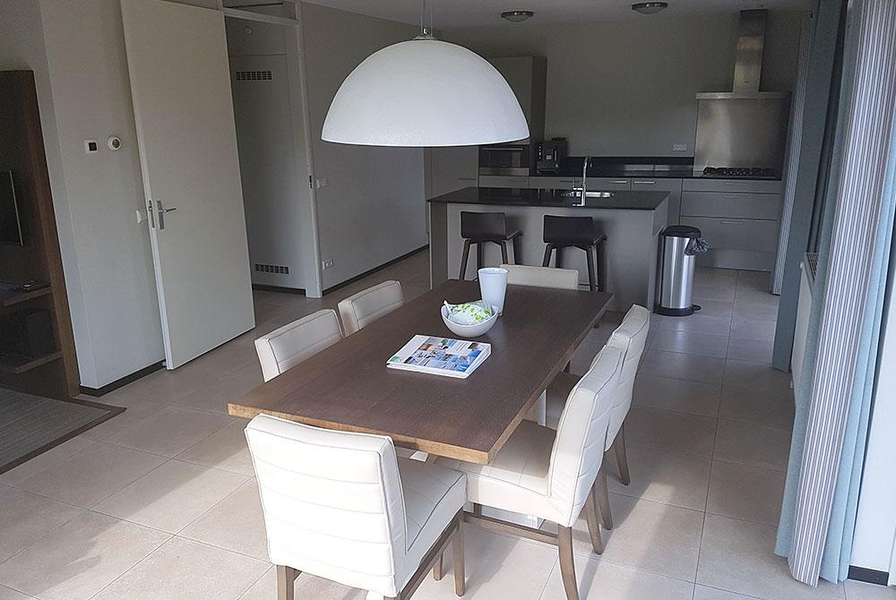 Eettafel van de villa, Landal Strand Resort Ouddorp Duin