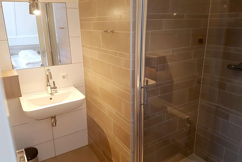 Douche in de slaapkamer, Landal Strand Resort Ouddorp Duin