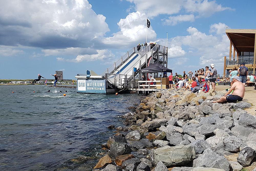 Brouwersdam Waterjump