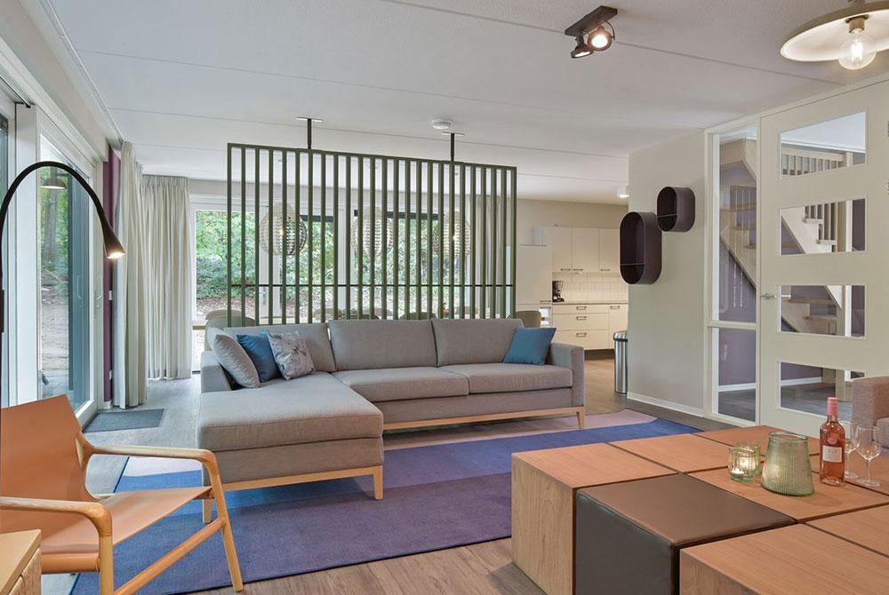 Woonkamer in de 12-persoonsbungalow 12L, Landal Rabbit Hill