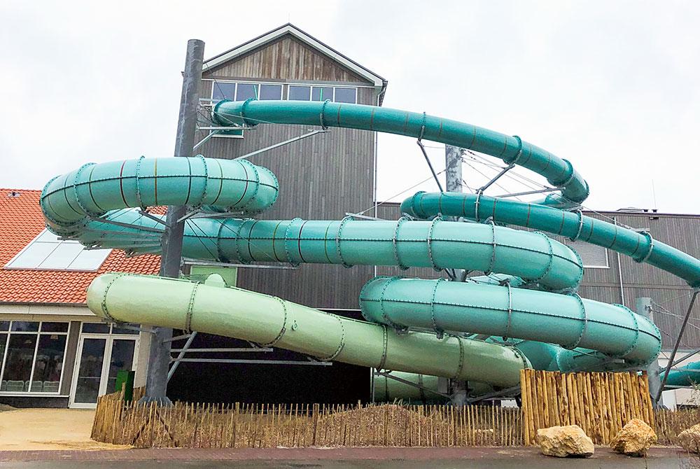 Glijbanen in het nieuwe zwembad, Roompot Nieuwvliet-Bad