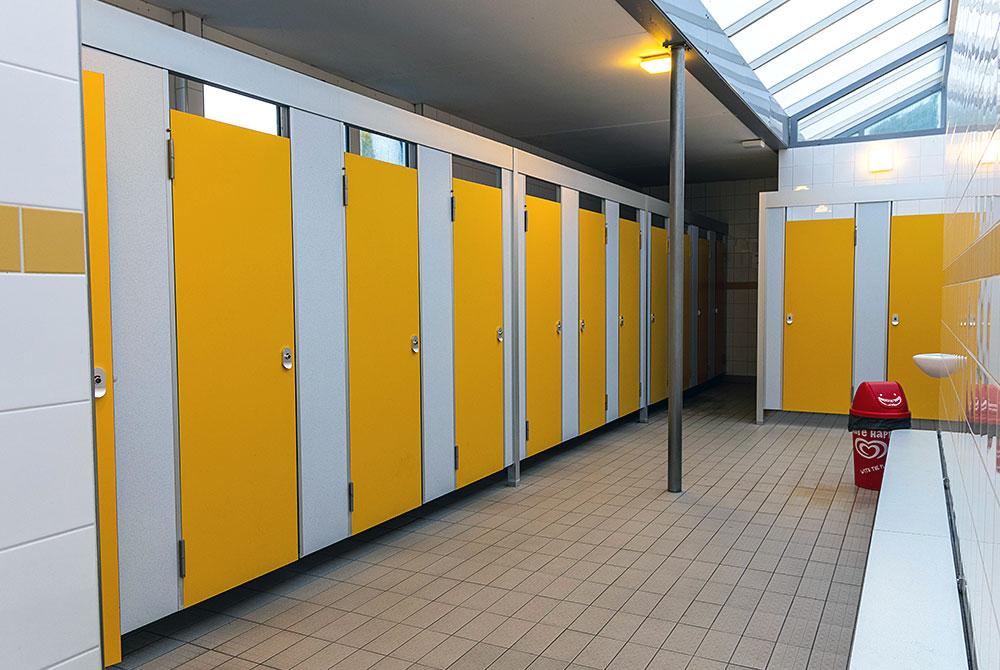 Kleedhokjes in het zwembad, Vakantiepark Ackersate