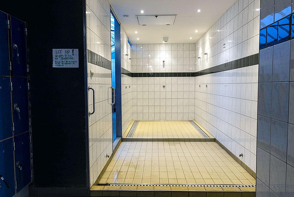 Douche in het zwembad, Vakantiepark Ackersate