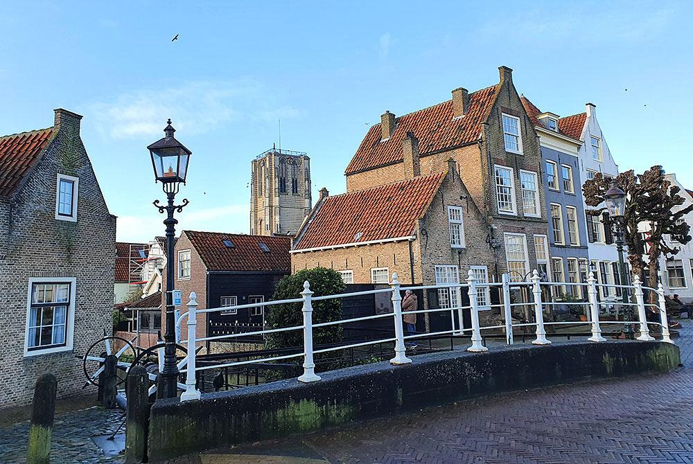 Gotische toren van Goedereede, Oasis Punt-West Hotel & Beach Resort  