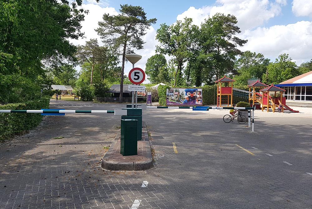 Kampeerdorp de Zandstuve slagbomen