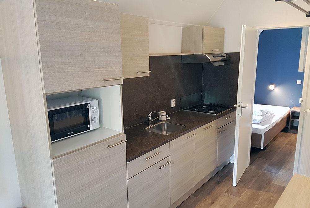 Keuken in de lodge, Kampeerdorp de Zandstuve