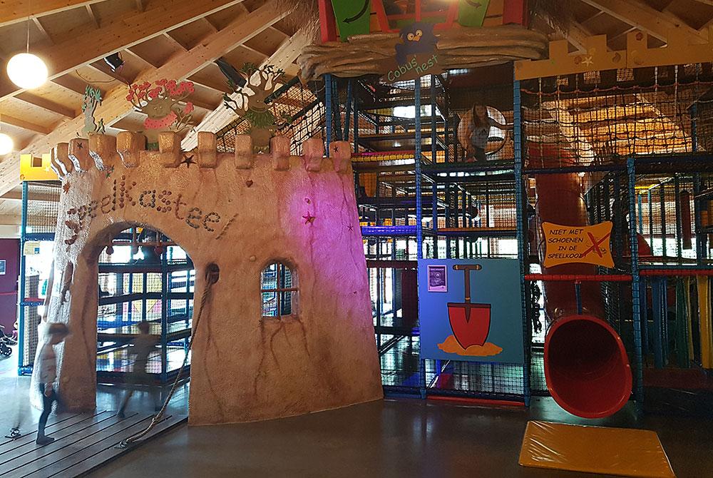 Cobus' Speelkasteel, Kampeerdorp de Zandstuve