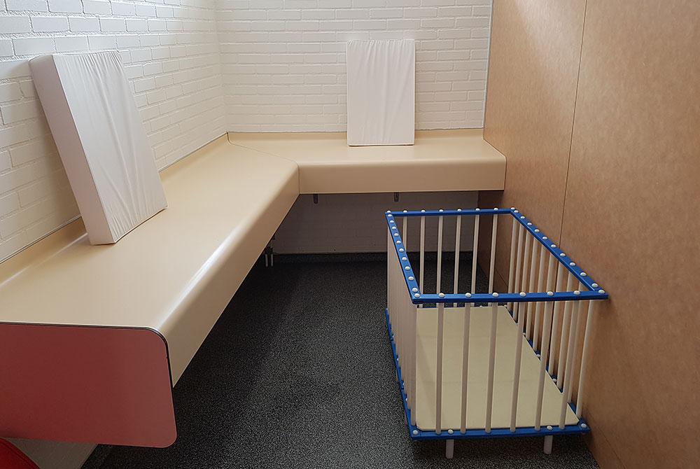 Kleedkamer voor baby's in het zwembad, 
