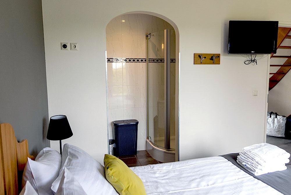 badkamer bij de slaapkamer, Landal Kasteeldomein De Cauberg