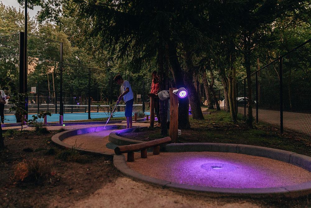 Minigolf op Roompot Vakantiepark Kijkduin