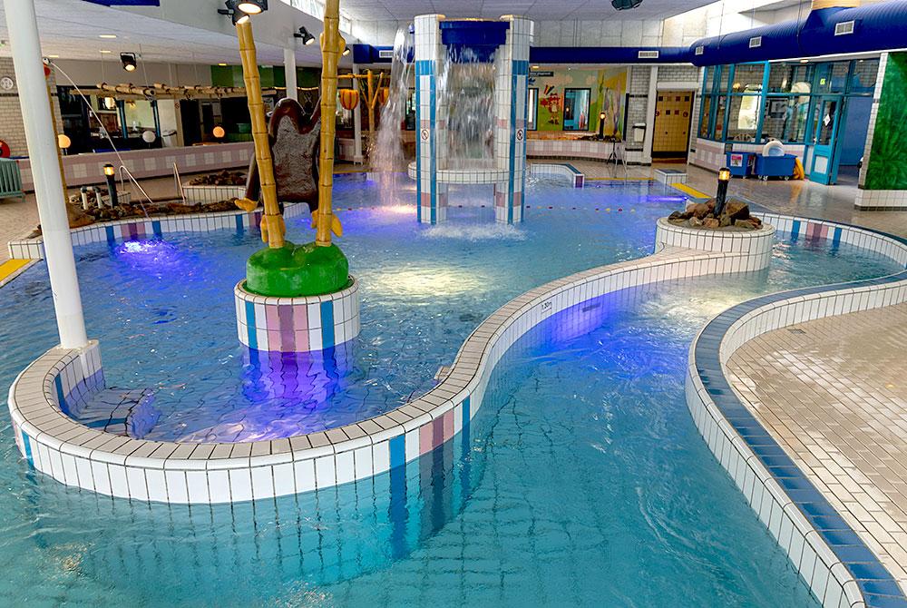 zwembad, Roompot Vakantiepark Hunzedal