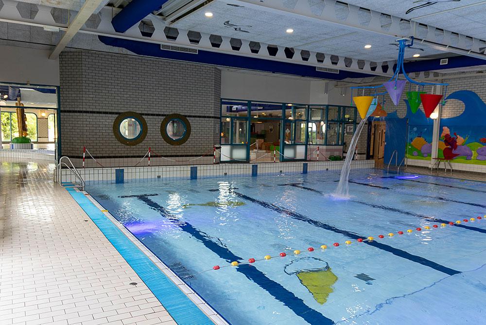 Tuimelemmers in het zwembad, Roompot Vakantiepark Hunzedal