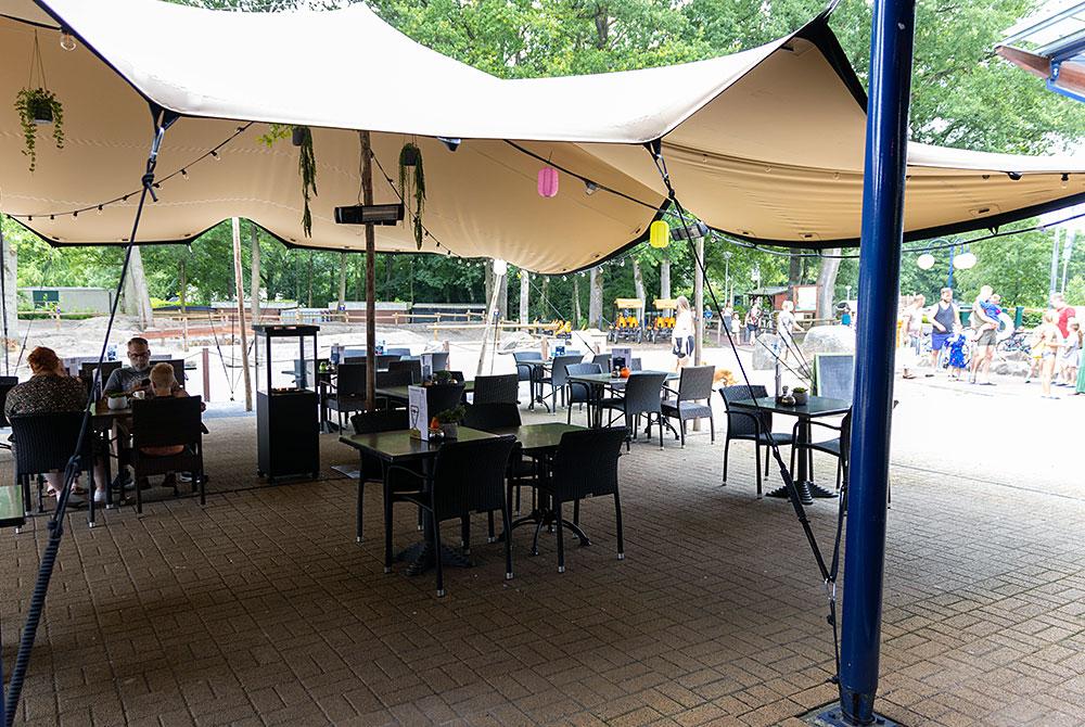 Terras, Roompot Vakantiepark Hunzedal