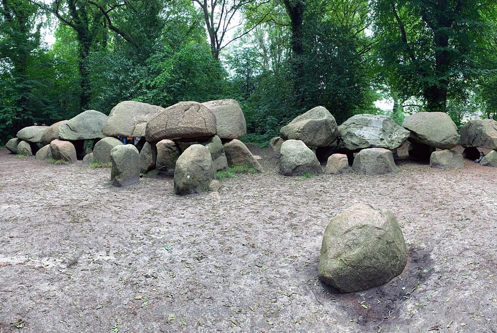Hunebed D27, Vakantiepark Hunzedal