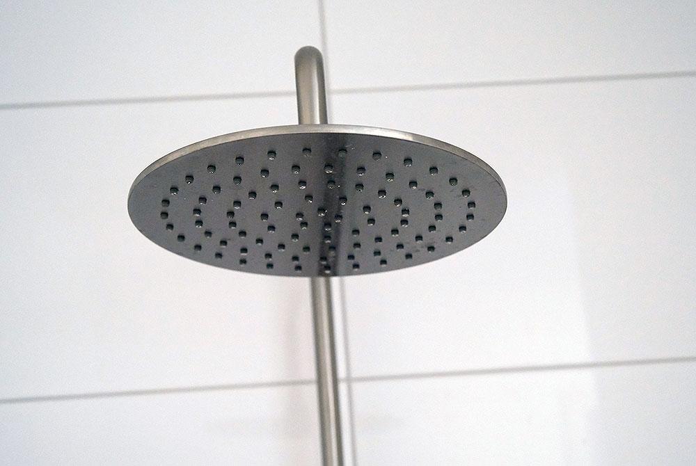 Regendouche in de badkamer