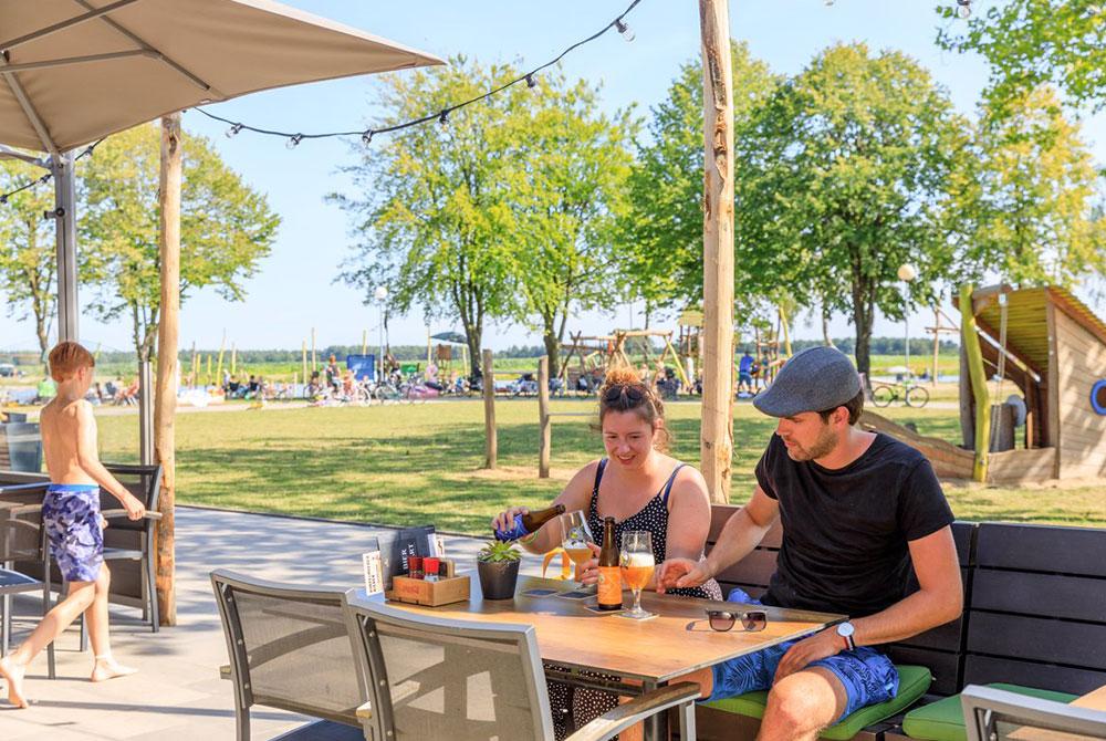 Restaurant en terras aan het water, RCN de Flaasbloem