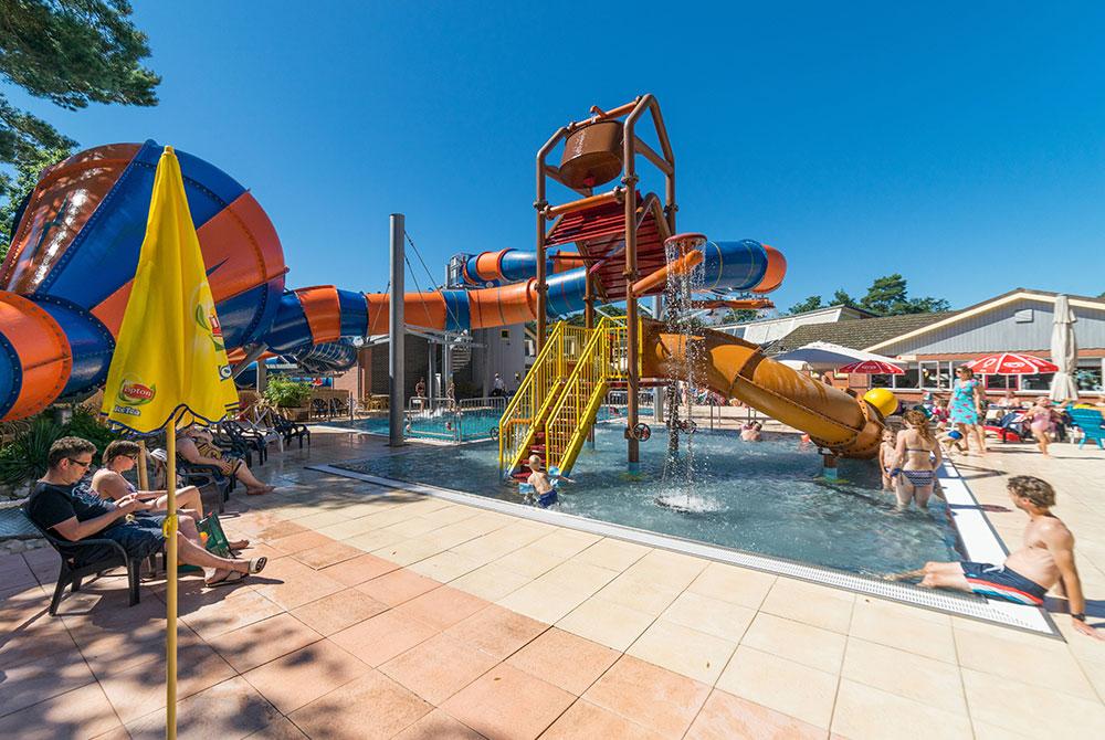Kampeerdorp de Zandstuve, Vakantiepark met buitenzwembad in Nederland
