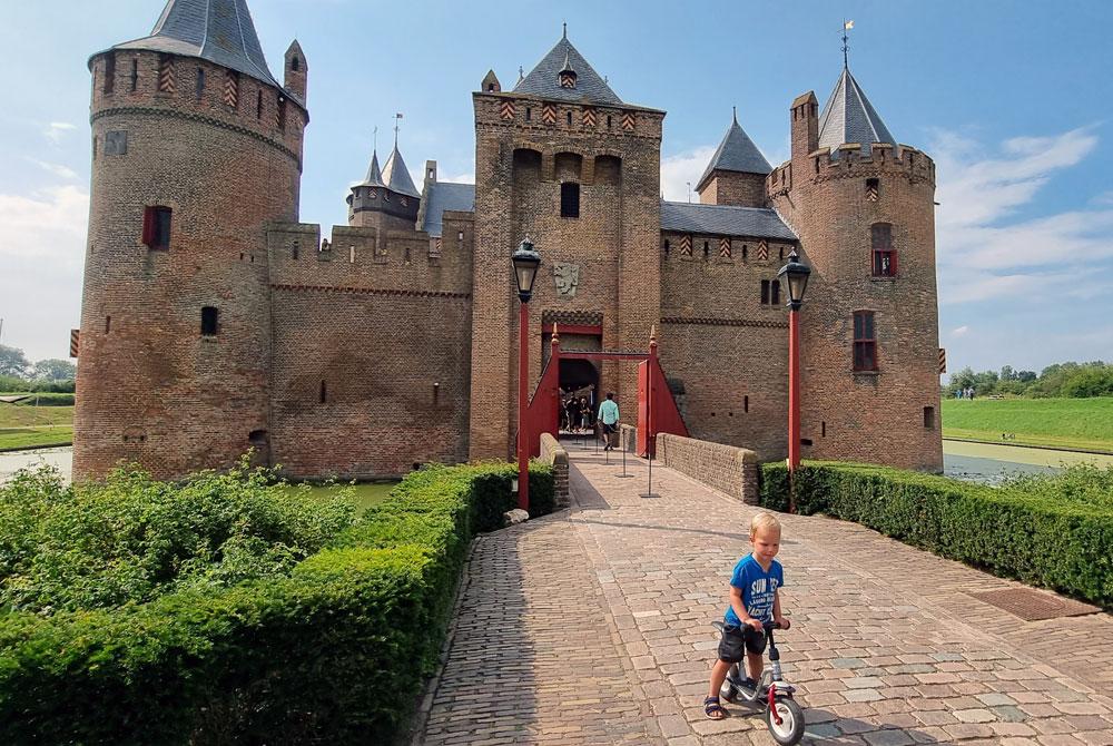 Muiderslot, Kinderuitjes Noord-Holland