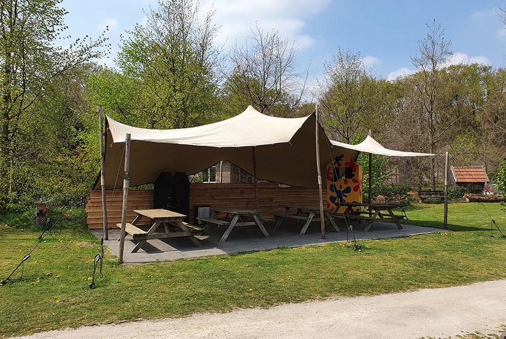 Zitplek voor ouders bij de speeltuin, Sandberghe review
