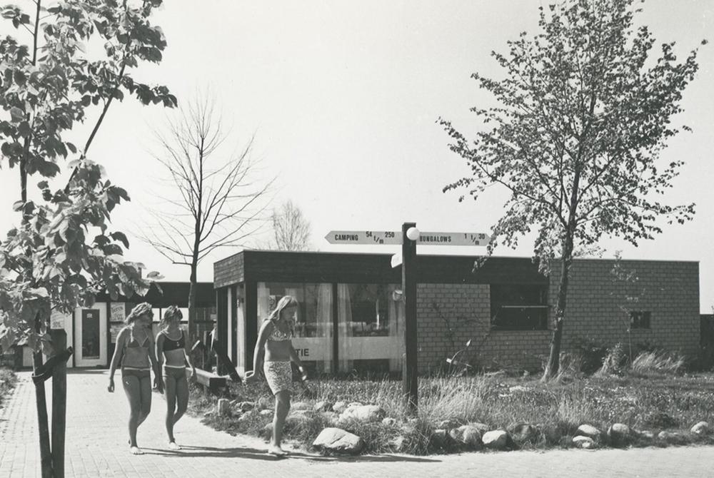 Oude luchtfoto van Center Parcs De Huttenheugte in de jaren 80