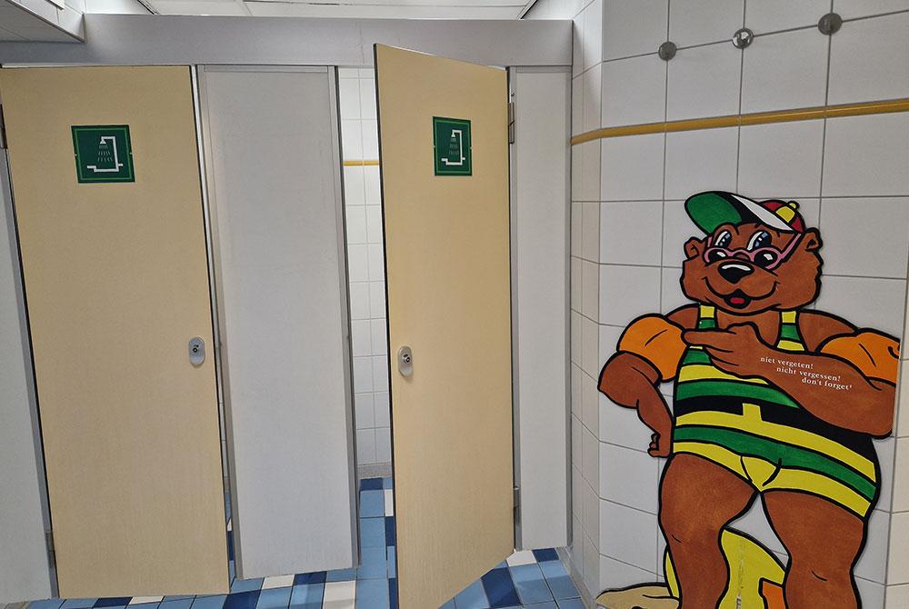 Douches in het zwembad, Landal Wirfttal review