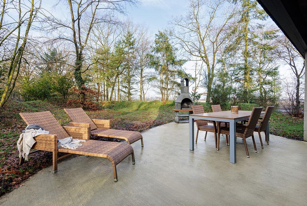 Terras bij de bungalow, Het Meerdal