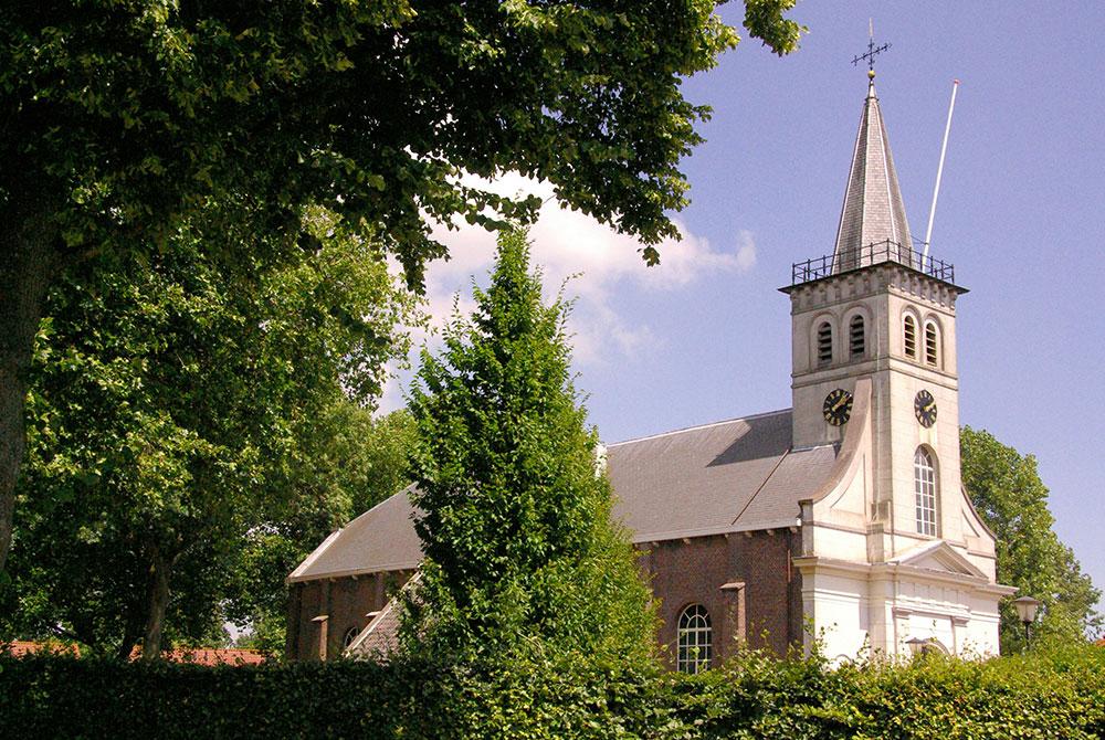 St. Odulphus kerk in Ooltgensplaat, Landal Sluyshaven